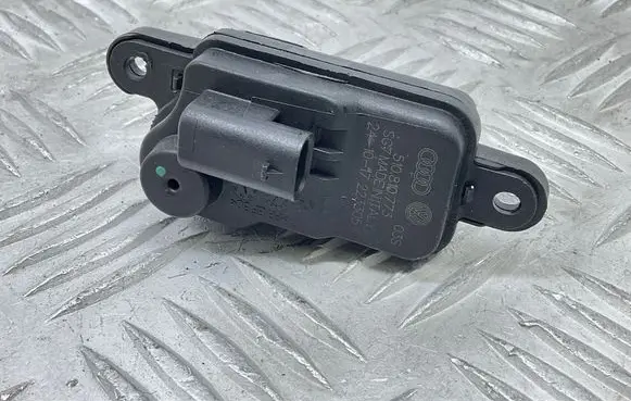 Volkswagen Golf Sportsvan Fuel tank cap lock 510810773