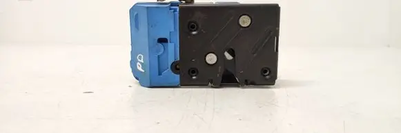 Volvo V70 Front door lock 8650546