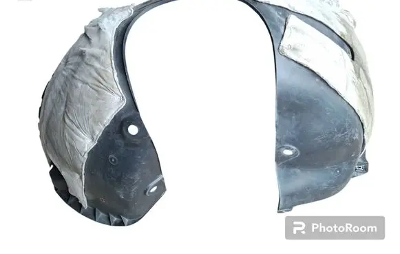 Front wheel arch liner splash guards