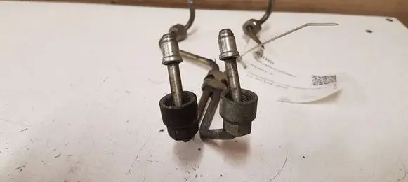 Volvo V40 Fuel injector supply line/pipe