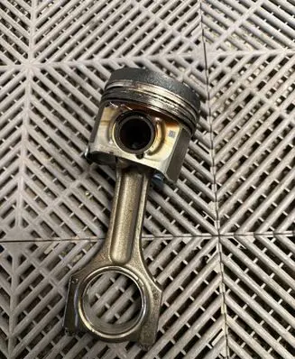 BMW X5 F15 Piston with connecting rod 