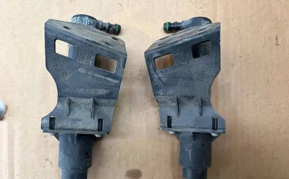 Mercedes-Benz ML W164 Headlight washer spray nozzle