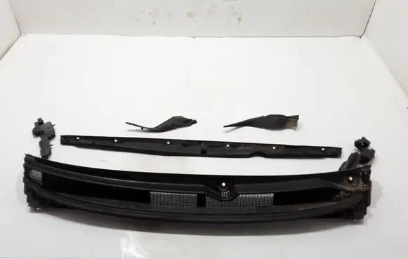 Chrysler Pacifica Wiper trim