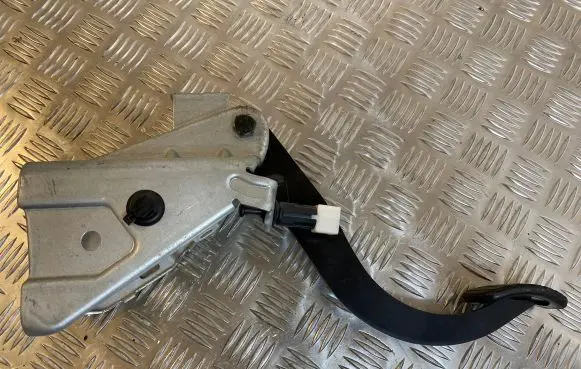 Renault Trafic II (X83) Brake pedal 389265 8142