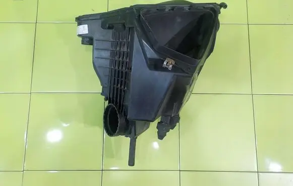 Audi A5 8T 8F Air filter box 8K0133843D