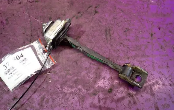 Skoda Octavia Mk2 (1Z) Front door check strap stopper 