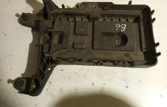 Volkswagen PASSAT B6 Battery box tray 1K0915333C
