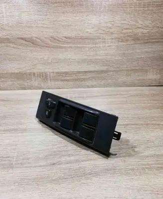 Toyota Corolla Verso AR10 Electric window control switch 848200f010 37074
