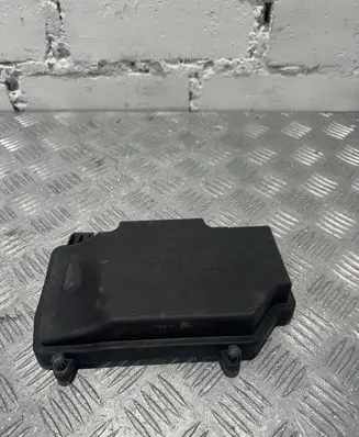 Mercedes-Benz C W205 Fuse box cover A2055400182