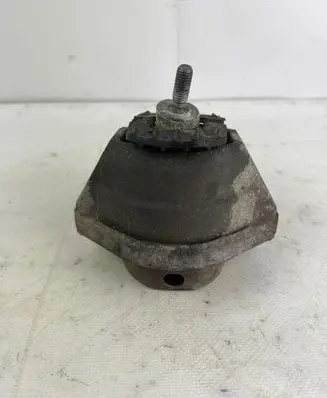 BMW 5 E60 E61 Engine mount bracket rm676109001