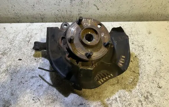 Toyota Auris 150 Front wheel hub