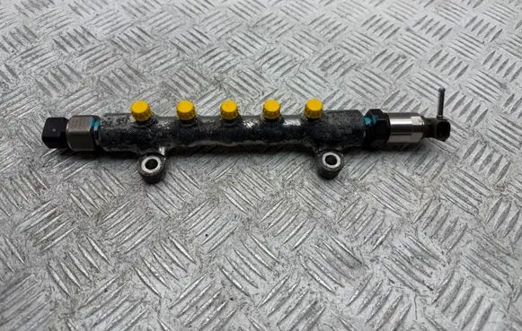 Toyota Avensis T250 Fuel main line pipe 238100R020 8945860010