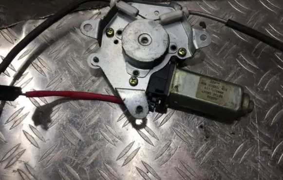 Nissan Almera Front door window regulator motor 60620 807300n007