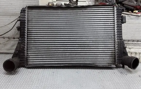 Volkswagen Touran I Intercooler radiator