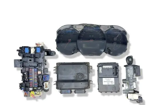 Suzuki Grand Vitara II Engine ECU kit and lock set 1123008311 078K0 ECM078K00