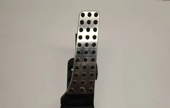 Mercedes-Benz E W212 Accelerator throttle pedal A2043000004