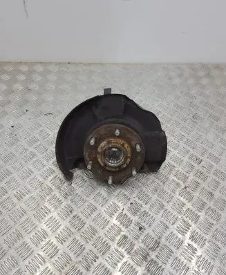 Mitsubishi L200 Front wheel hub