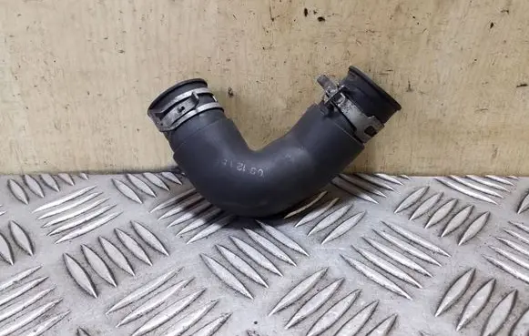 Engine coolant pipe/hose