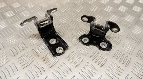 Rear door hinge set