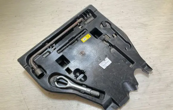 Mercedes-Benz Sprinter W907 W910 Tool set A9075460900