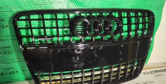 Audi Q7 4L Front bumper upper radiator grill 4L0853651 4L0853651G