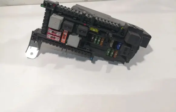Mercedes-Benz C W204 Fuse box set A2049005601 A2049011901 2129024301