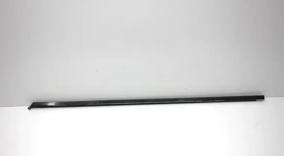 Porsche Macan (95B) Front door glass trim molding 95B837477A
