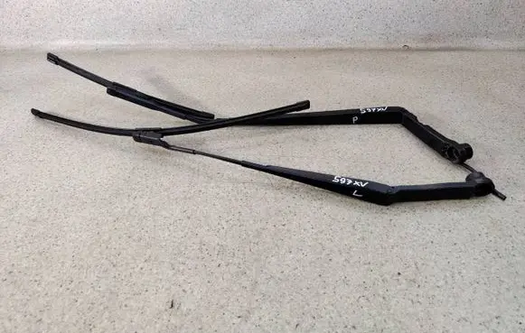 Subaru XV II Front wiper blade arm