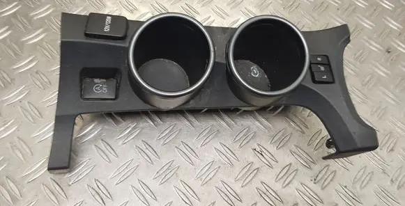Cup holder front