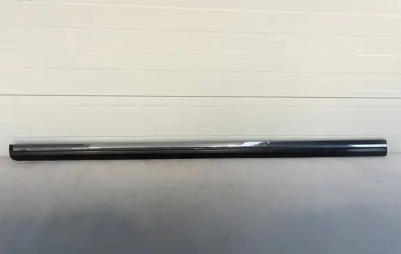 Volkswagen PASSAT B7 Front door trim (molding) 3AA854939A