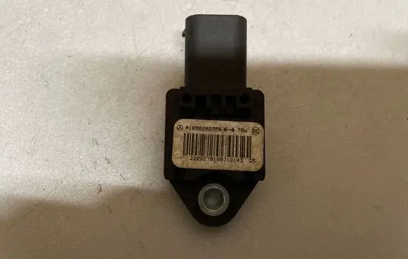 Mercedes-Benz B W245 Airbag deployment crash/impact sensor A1698202228