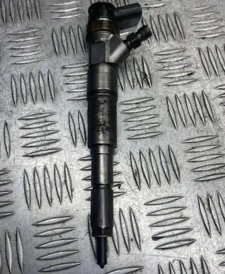 BMW 5 E60 E61 Fuel injector 0445110131 7789661