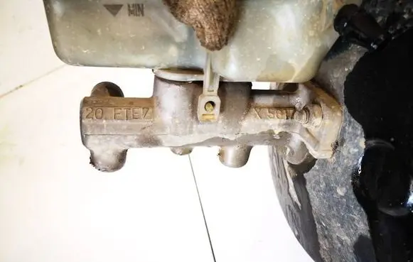 Skoda Roomster (5J) Master brake cylinder x5617