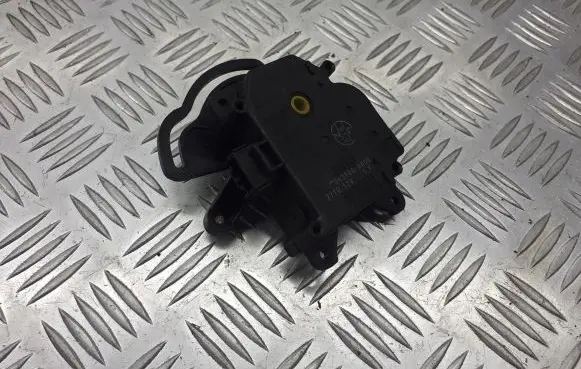 Toyota Avensis Verso A/C air flow flap actuator/motor 063700-8600