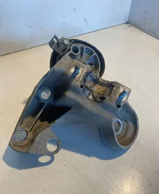 Volkswagen PASSAT B5.5 Engine mounting bracket 4B0199352B