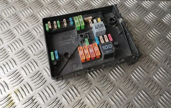 Volkswagen Touran I Fuse module 1K0937125A