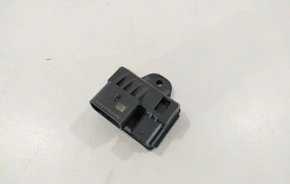 BMW 5 F10 F11 Glow plug pre-heat relay 781085604
