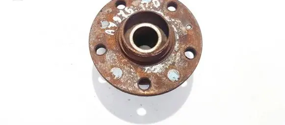 Volkswagen Jetta V Front wheel hub
