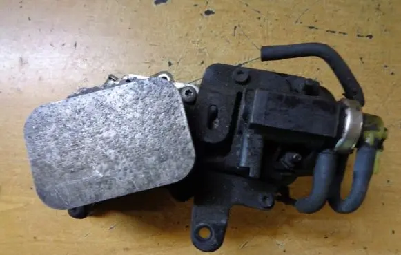 Ford Grand C-MAX Oil filter mounting bracket 9687911280