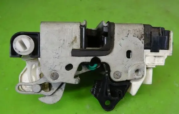 Dodge Caliber Rear door lock