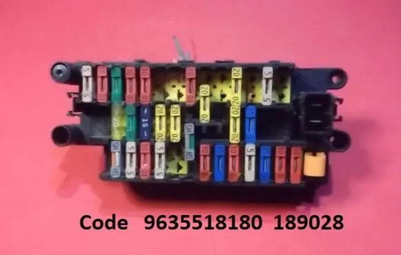 Peugeot 406 Fuse module 9635518180 189028