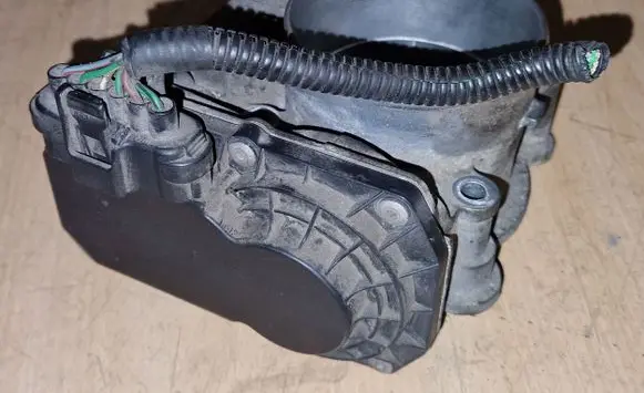Volvo V70 Throttle valve 30711551