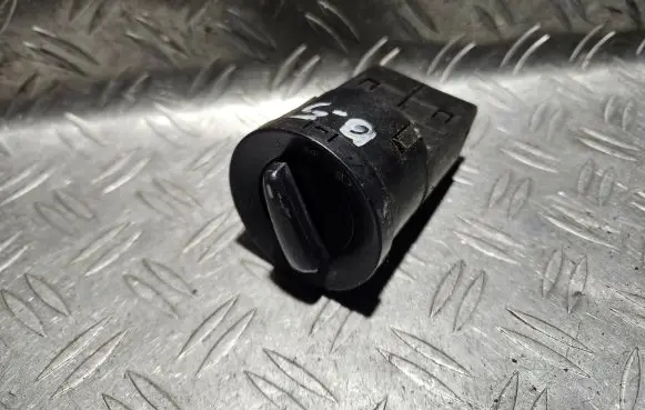 Volkswagen Golf IV Light switch 1C0941531 04052030