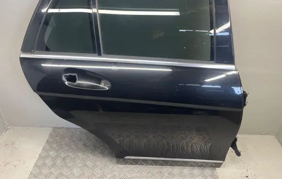 Mercedes-Benz C W204 Rear door 