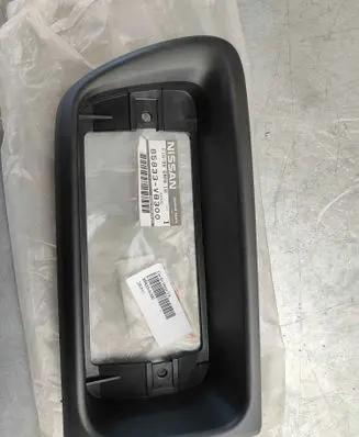 Nissan Patrol Y61 Front bumper lower grill 85833VB300