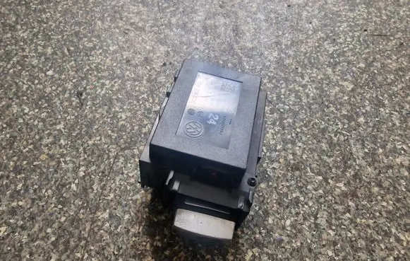 Volkswagen PASSAT B6 Ignition lock 3C0905843Q