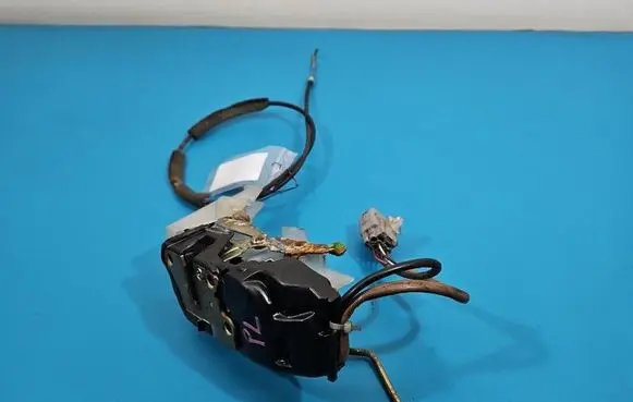 Toyota RAV 4 (XA10) Front door lock IMPRK1546415