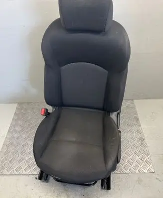 Nissan Juke I F15 Front driver seat 