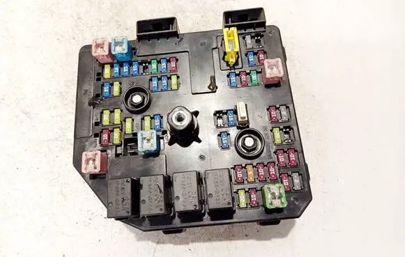 Opel Antara Fuse box set 95137841 7841u