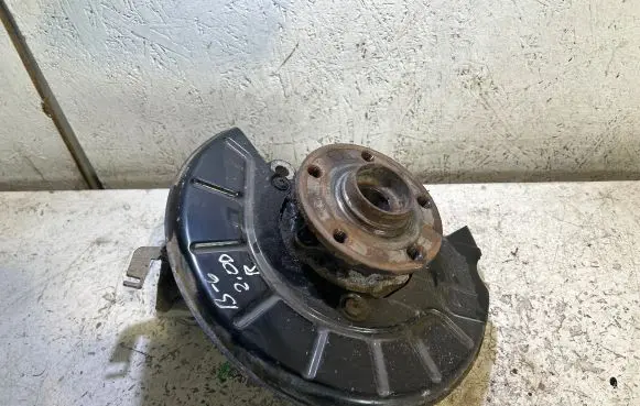 Volkswagen PASSAT B6 Front wheel hub